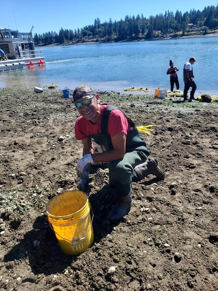 Vinny-Clamming